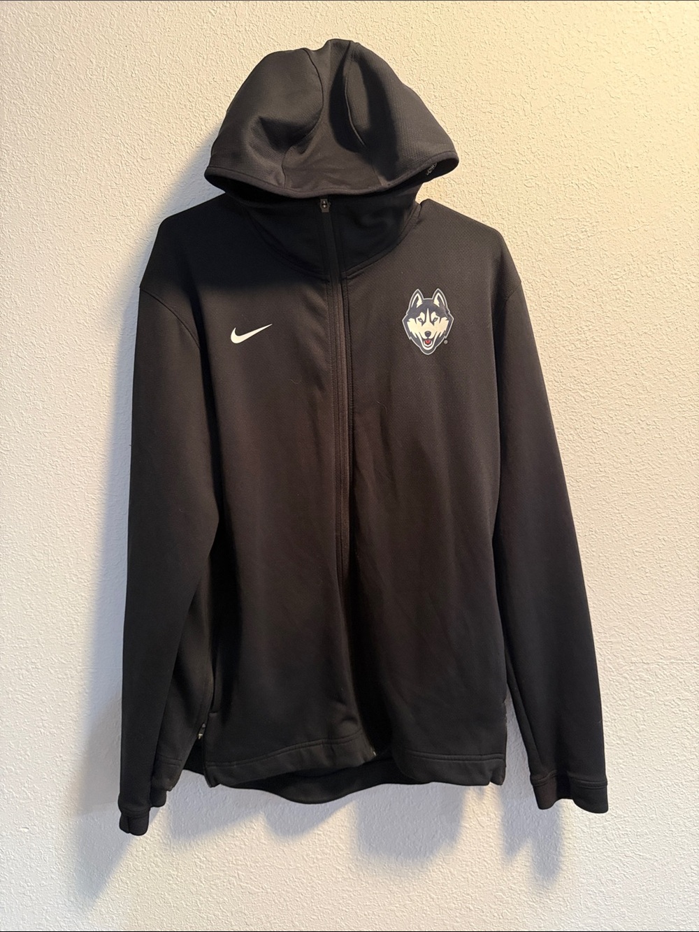 Nike Black Men’s Full-Zip Hooded Performance Jacket with Huskies Crest
